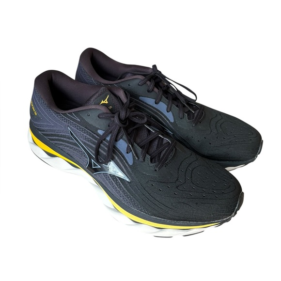 NWOB MIZUNO men's mizuno wave sky 6 running shoes in black-tradewinds size 12.5 - Picture 1 of 7